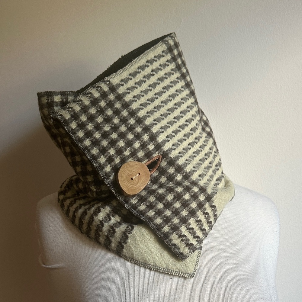 Wise owl shop fleece lined neck warmer button closure plaid tan brown EUC
